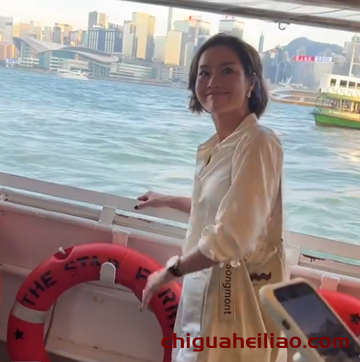 42岁李娜美丽升级,V领衬衫展现温婉端庄